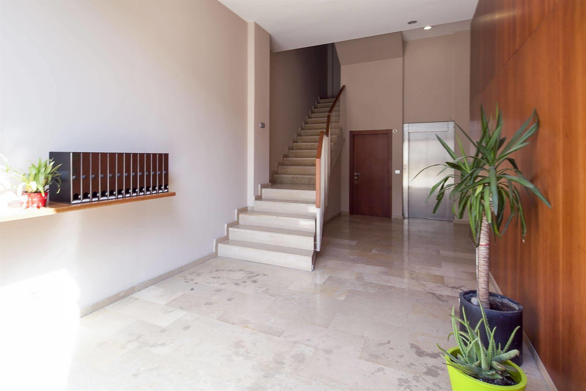 Inside Barcelona Apartments Mercat Luaran gambar